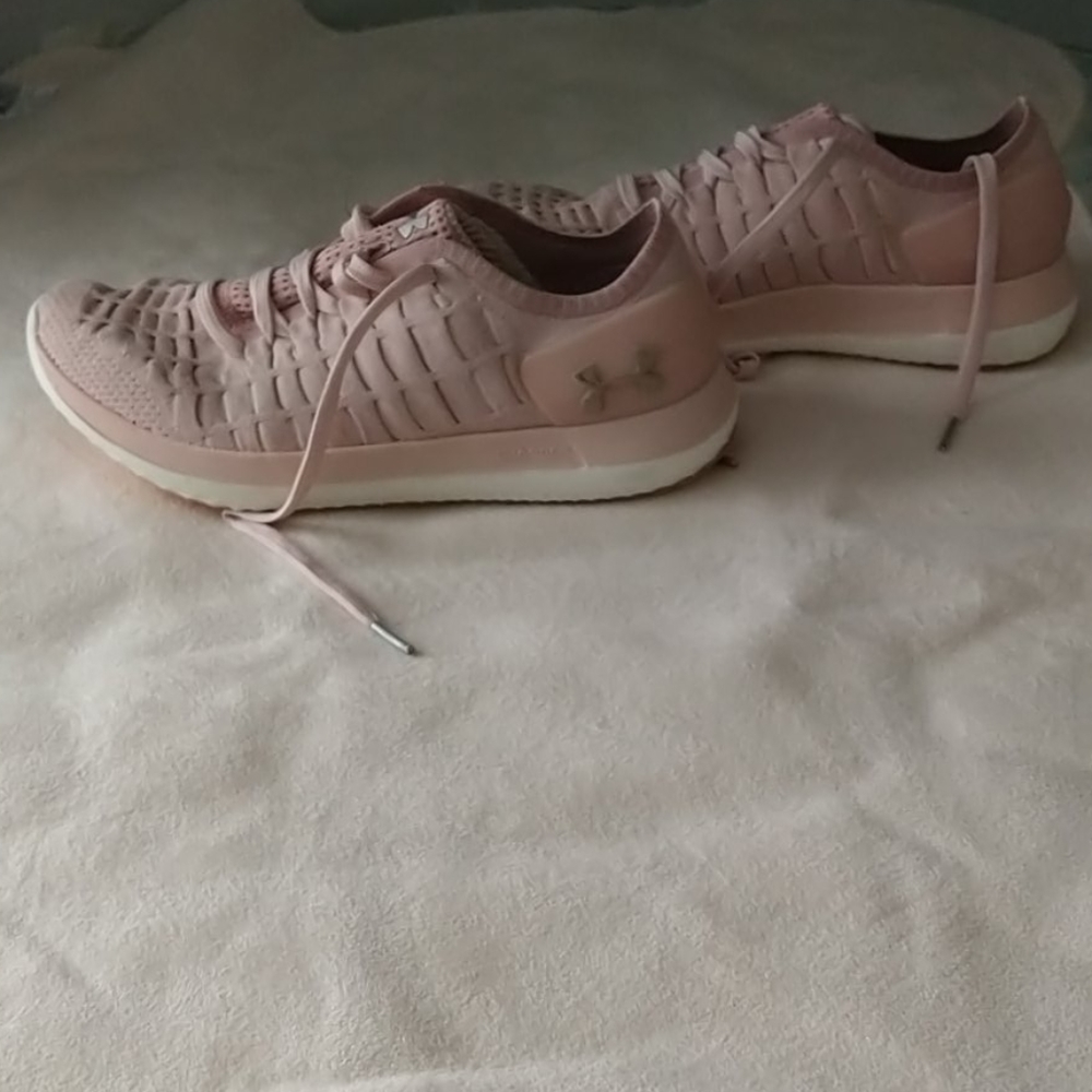 Athletic shoes